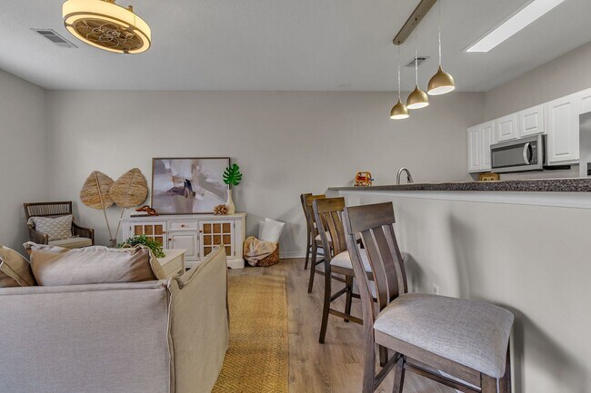 Building Photo - Destin 3 Bedroom Townhome with a Garage!