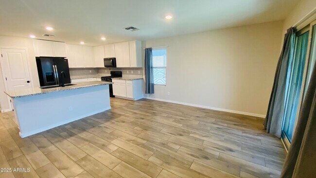 Building Photo - 17461 W Molly Ln