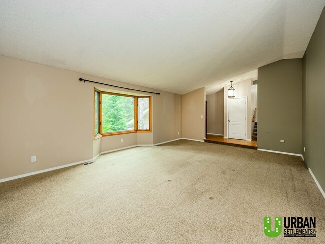 Building Photo - 8421 E Columbia Dr
