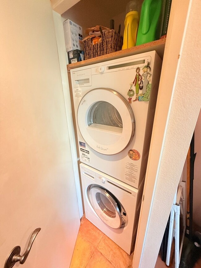 Building Photo - Charming Fully Furnished 1-Bedroom Condo with Pool Access in Carpinteria