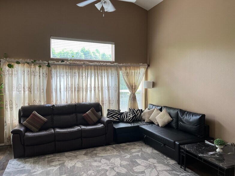 Building Photo - 2346 NE Ashton Way