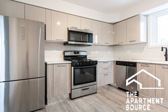 Building Photo - 7621 N Sheridan Rd