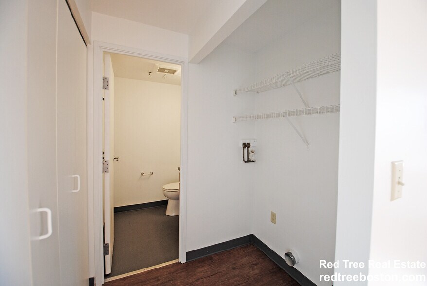 Building Photo - 5 Pine St