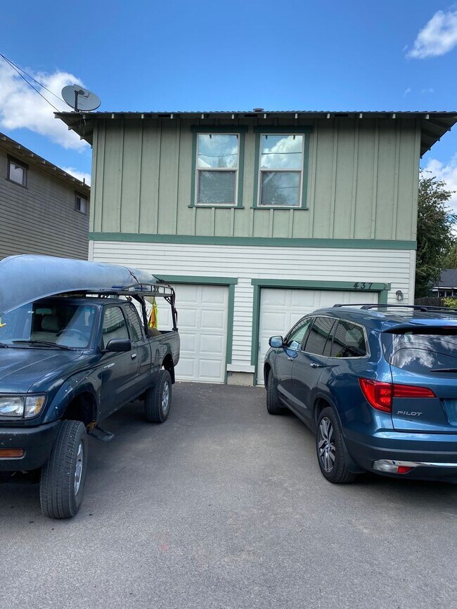 Building Photo - 437 NE Irving Ave