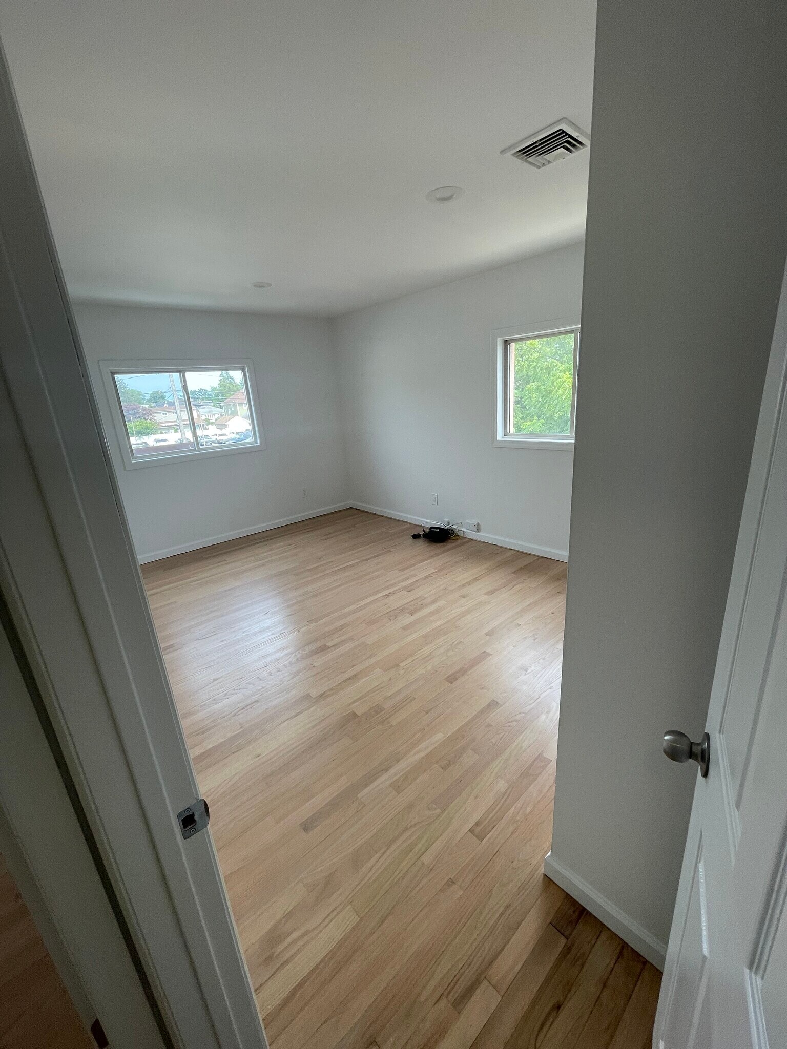 Building Photo - 2572 Merrick Rd