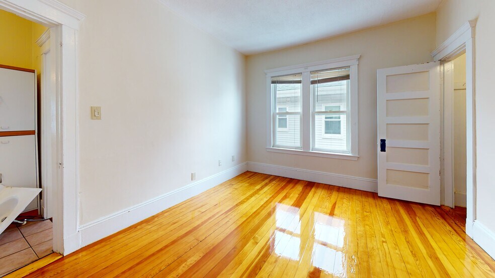 Building Photo - 93 Capen St