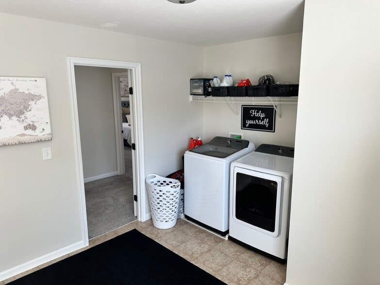 Laundry Room - 218 Grant Park Dr