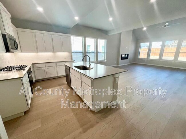 Building Photo - 1904 Edgewater St