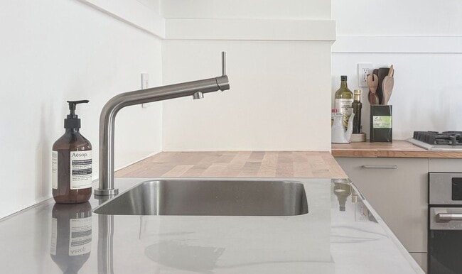 Building Photo - 1385 Allison Ave