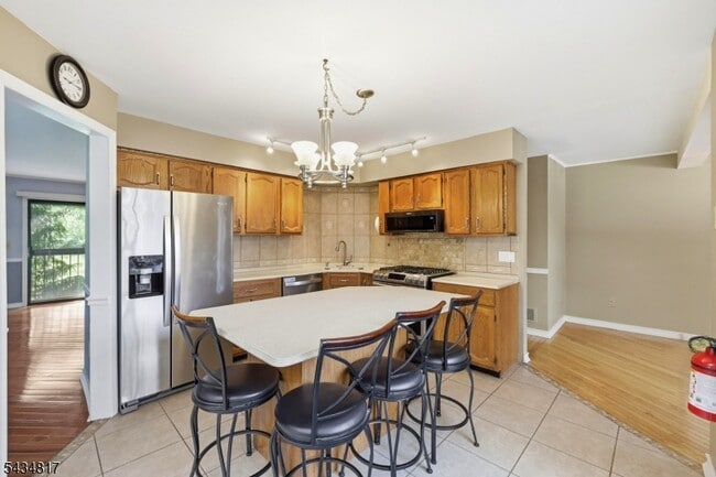 Building Photo - 15 Delbarton Ct