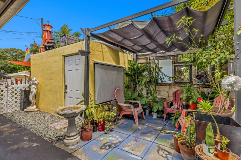 Building Photo - 1035 - 1037-1037 NE 32nd St