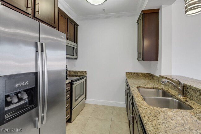 Building Photo - 23191 Fashion Dr