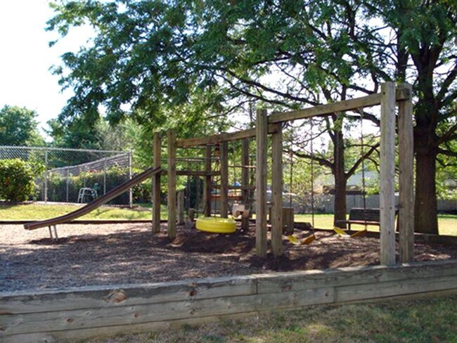 Building Photo - 2 bed Townhome in Annapolis in Hilltop Village