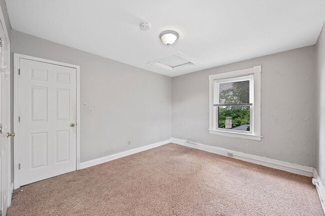 Building Photo - 494 Riddle Rd