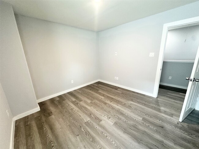 Building Photo - 8215 Crestview Dr