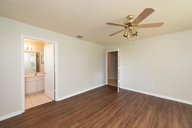 Building Photo - 1236 Buffing Cir SE