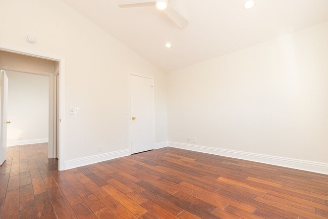 Building Photo - 4 Bedroom / 3 Bathroom Home With Panoramic...