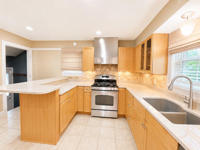 Building Photo - 414 Cornell Pl