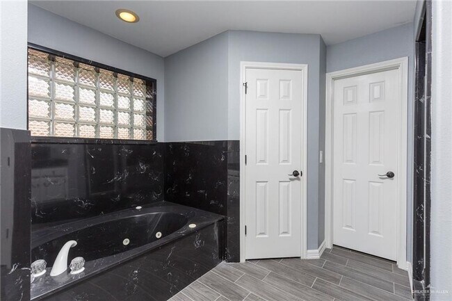 Building Photo - 1608 Merlin Dr