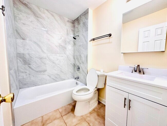 Building Photo - 1609 N Windsor Dr