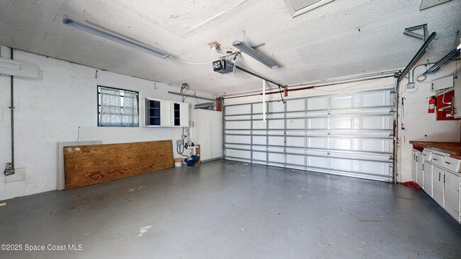 Building Photo - 410 Finch Dr