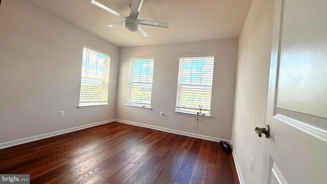 Building Photo - 10552 Neil Armstrong Way