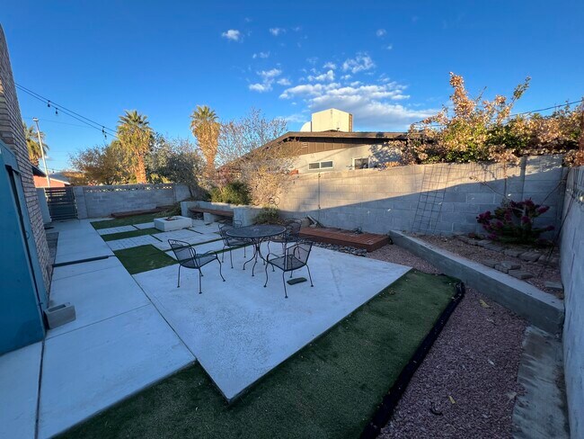 Building Photo - 215 Rancho Vista Dr