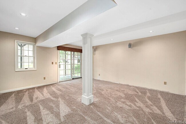 Building Photo - 1103 Regent Dr