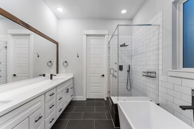 Building Photo - 113 Coronado St