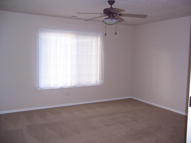 Building Photo - 863 SE Bayshore Cir