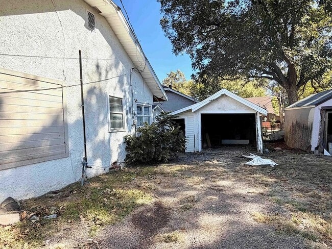 Building Photo - 2213 Bridwell St