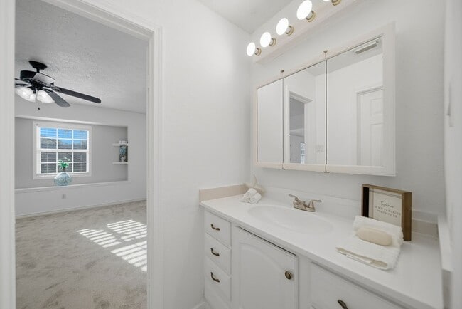 Building Photo - 2805 Pickett Dr