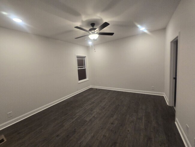 Building Photo - 509 N Halifax Ct