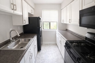 Building Photo - 2026 Move-In Special – $500 LEASE SIGNING BONUS!! Top-Floor 2-Bedroom Condo in Southwest DC – Rem...