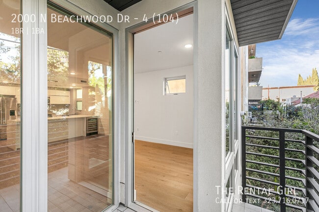 Building Photo - 2000 Beachwood Dr