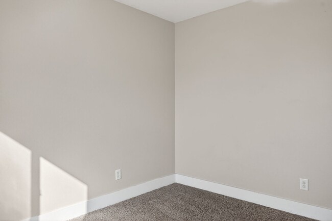 Building Photo - Spacious Home in Quiet Star Cul-de-Sac with Large Yard