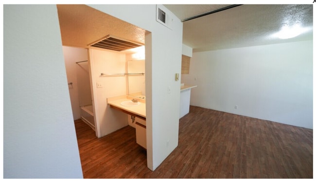 Building Photo - BRANDYWOOD PARK!!! FREE UTILITIES!! GREAT ...