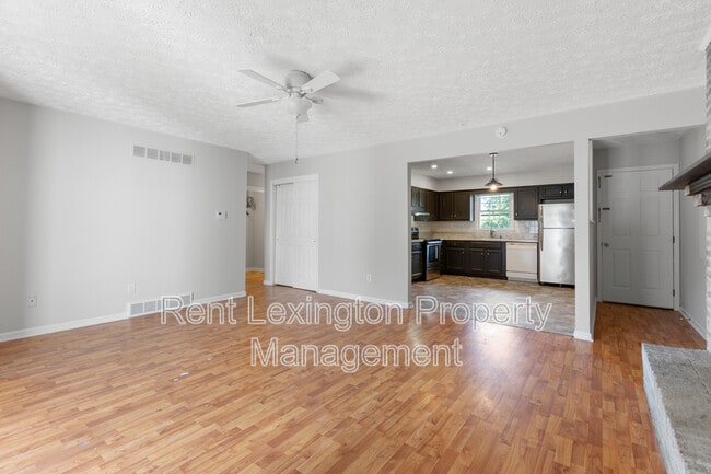 Building Photo - 1200 Tishoff Dr