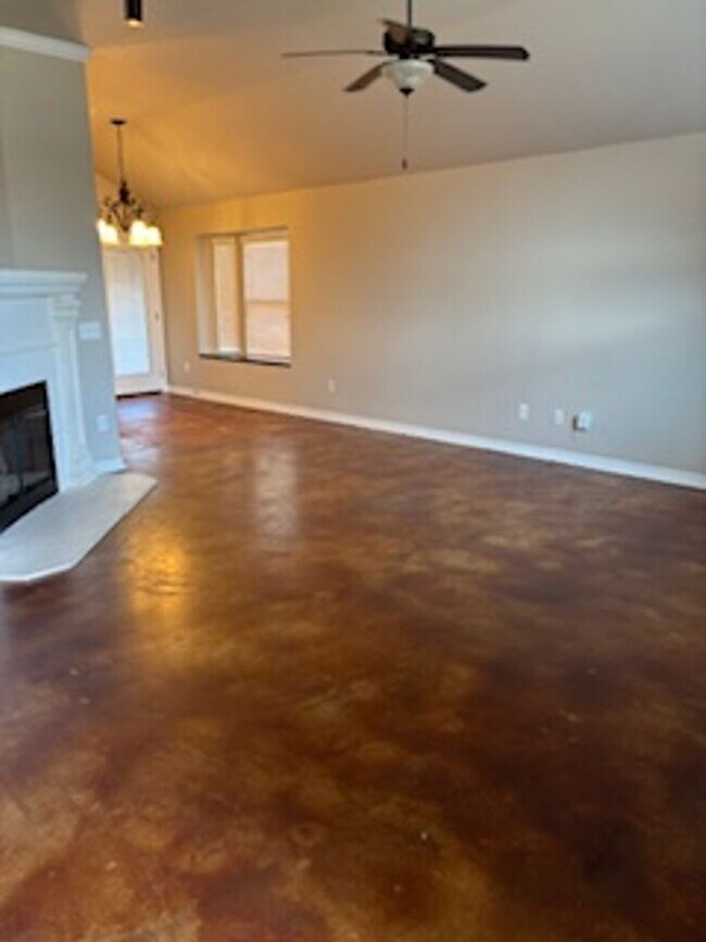Building Photo - 427 Dalton Ln