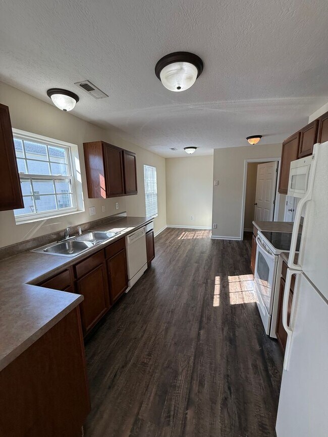 Building Photo - Charming 3 Bedroom 2.5 Bath townhome in Powell