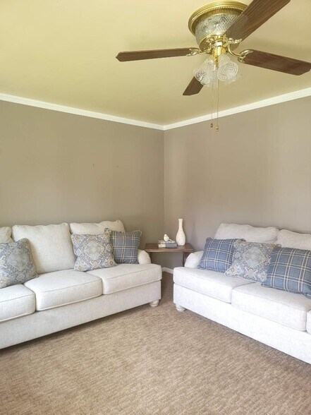 Building Photo - 3049 Parham Dr
