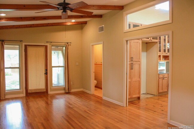 Building Photo - 539 Woodcrest Dr