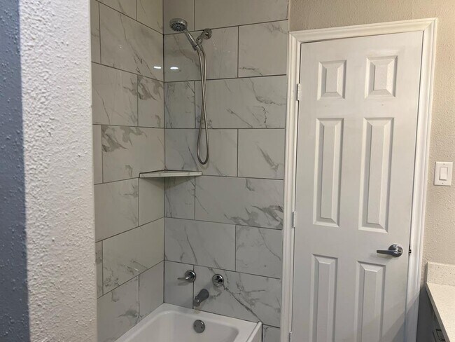 Building Photo - 5550 N Braeswood Blvd