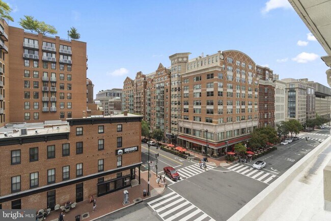 Building Photo - 675 E St NW