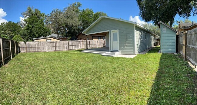 Building Photo - 929 E Shadowlawn Ave