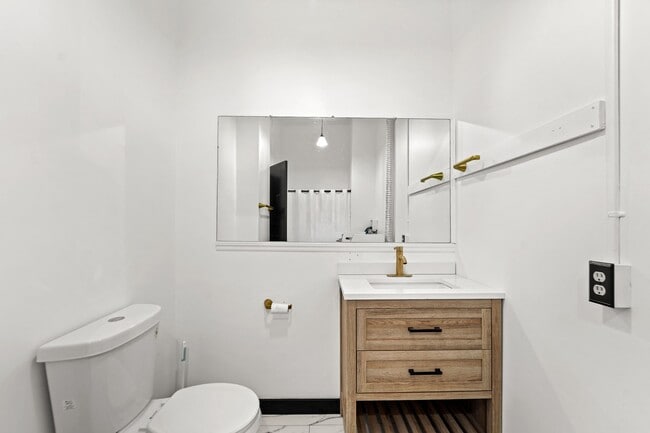 Building Photo - 136 Court St