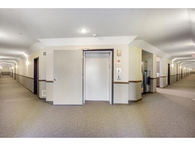 Building Photo - 2530 Quarry Rd NE