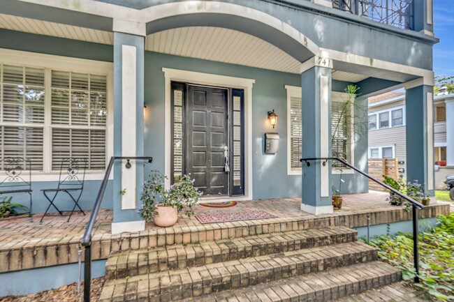 Building Photo - Gorgeous Townhome in Downtown Orlando