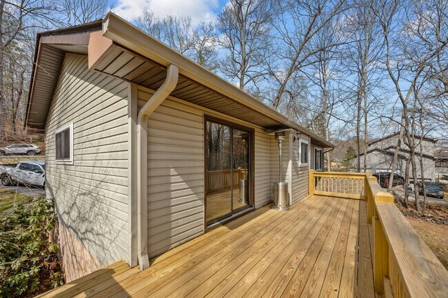 Building Photo - 200 Waterford Dr