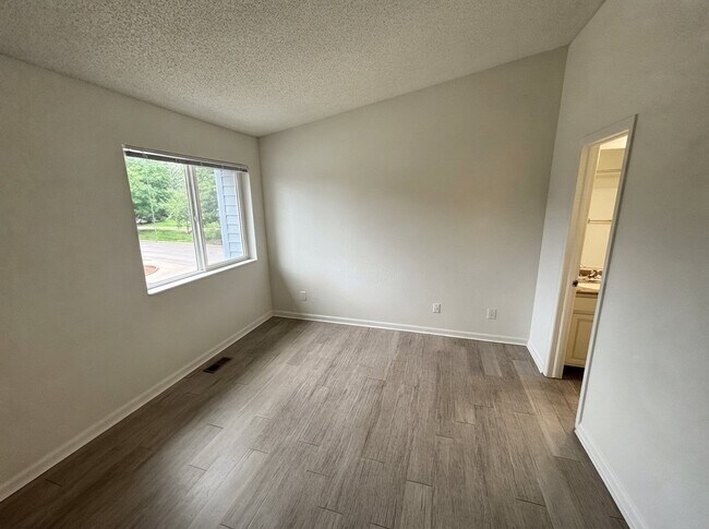 Building Photo - 694 Walden Cir